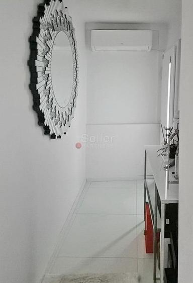 Casa Formata Din Doua Apartamente