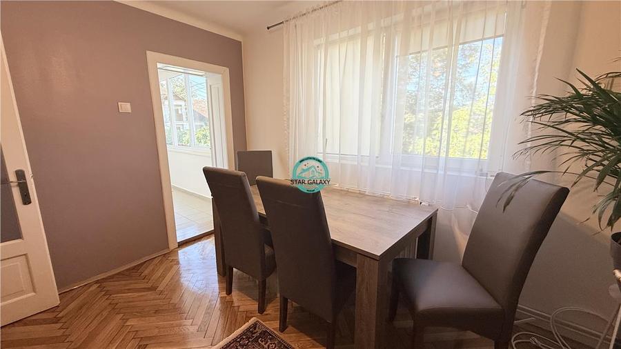 Vand apartament cu 4 camere pe 2 niveluri in casa in Reghin