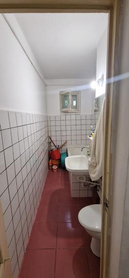 Se vinde zona Ofelia apartament din beton ,conf 2 ,etaj4/4 ,an 1976 ,pret 42000.