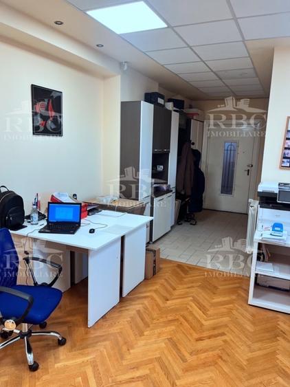 Spatiu birou pretabil si cabinet medical cu 2 parcari Semicentral