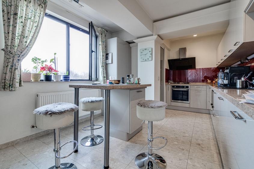 UNIC! Penthouse 7 camere, 286 mp utili, langa Parc Bazilescu, metrou!