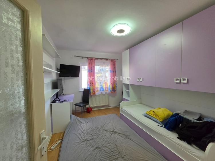 4 camere, decomandat, balcon mare, parcare, etaj 3, Plopilor