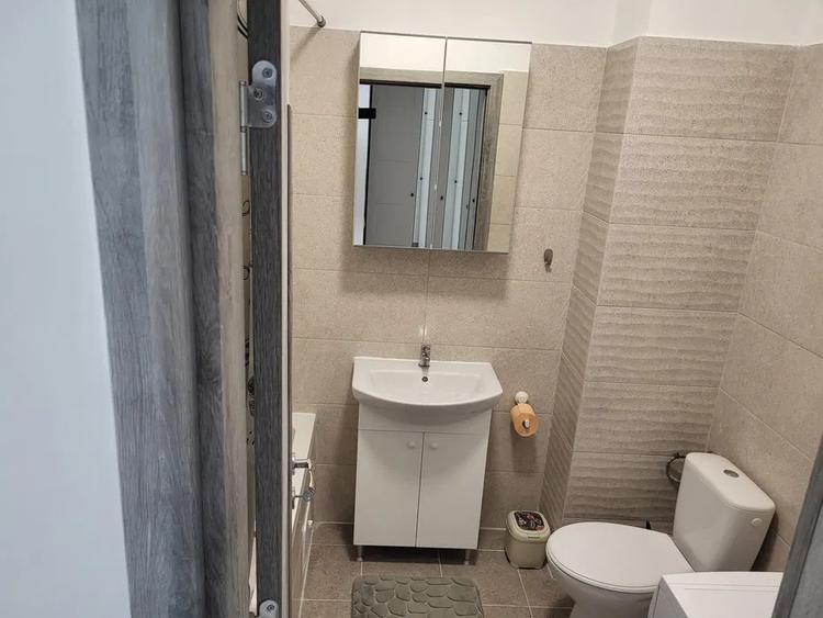 Inchiriere Garsoniera Decomandata Militari Residence loc de parcare inclus