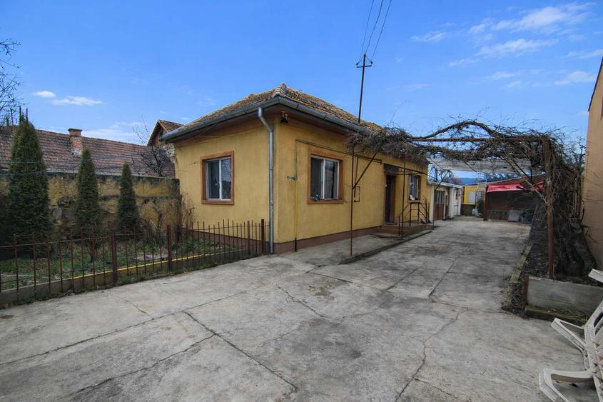 De vânzare casă cu teren generos, aproape de centru – zonă Piața Abator