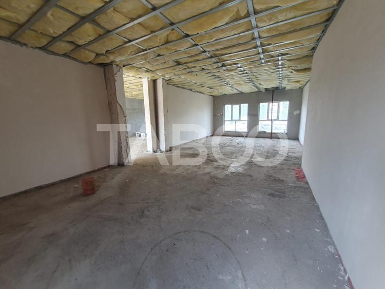 Spatiu comercial suprafata 132 mp se poate vinde si separat 66 si 66mp