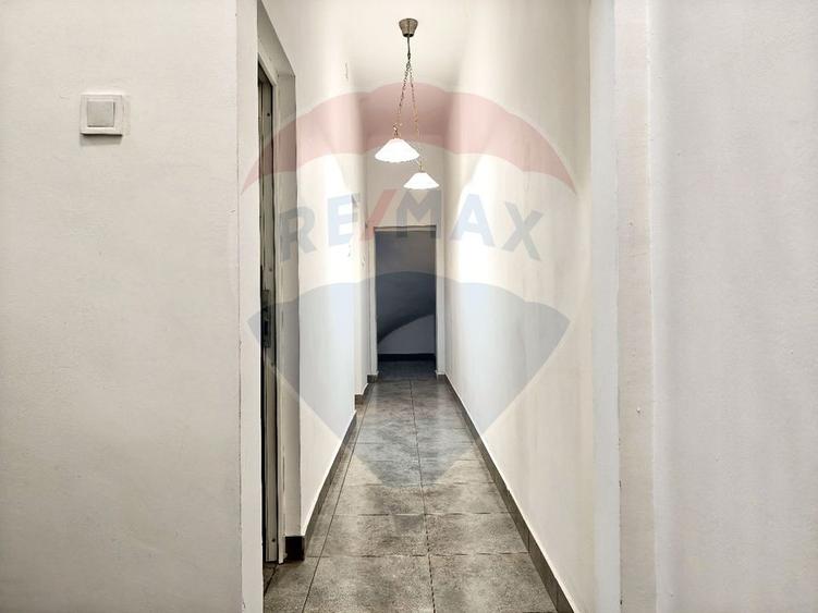 Casă / Vilă cu 6 camere de închiriat în zona Dacia