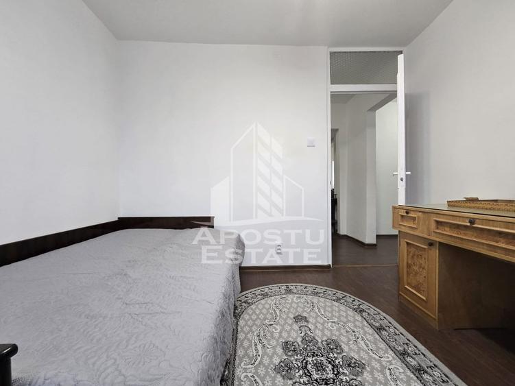 Apartament 4 camere , centrala proprie, Etaj Intermediar , Lipovei