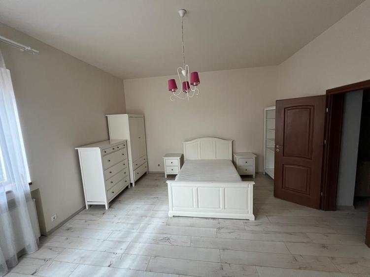 Apartament 3 camere, garaj si boxa - zona Centrala-Prefectura