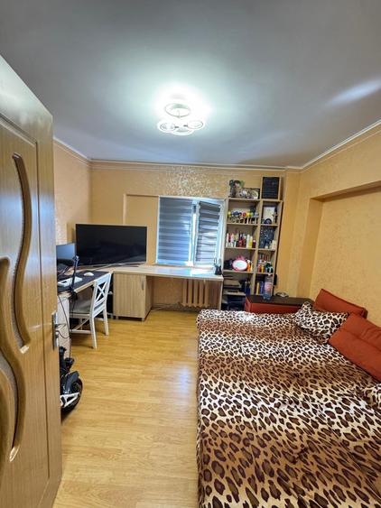 Apartament 4 camere decomandat - etaj intermediar - doua bai - doua balcoane - Dacia - Sc. G . Calinescu