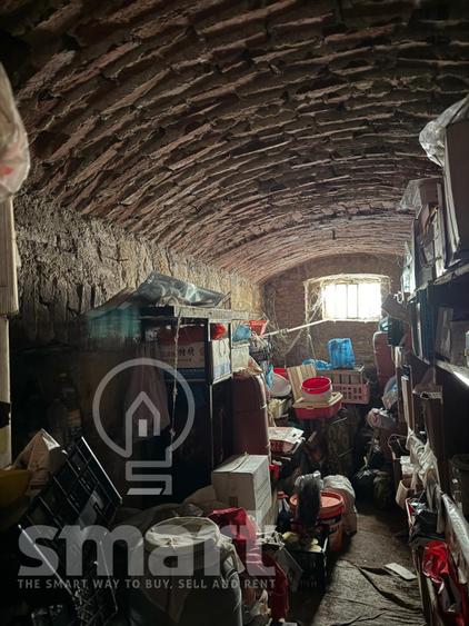 Casa în centrul istoric cu spațiu comercial și parcare proprie Zona 0