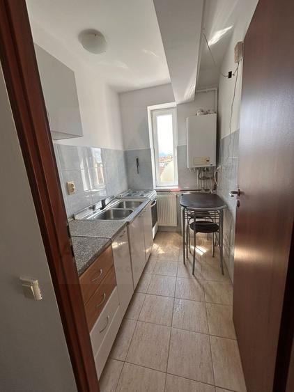 Garsoniera decomandata bucatarie inchisa si balcon zona Turnisor