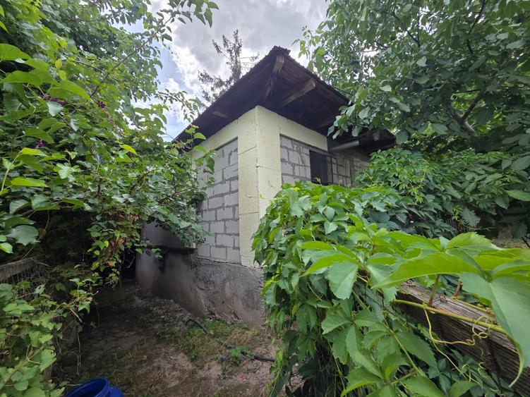 Casă cu teren generos 571 mp – Zonă excelentă și liniștită (Toate utilitățile)--