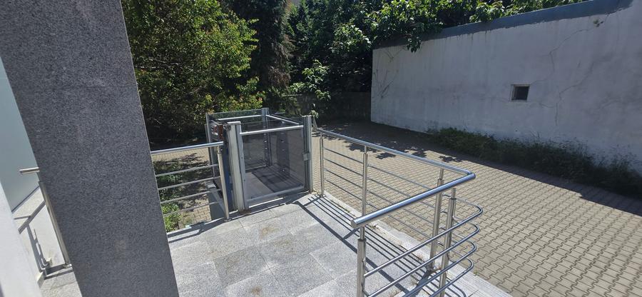 Spatiu de inchiriat (750 mp, cladire birouri), ultracentral, Focsani, 6 eur/mp