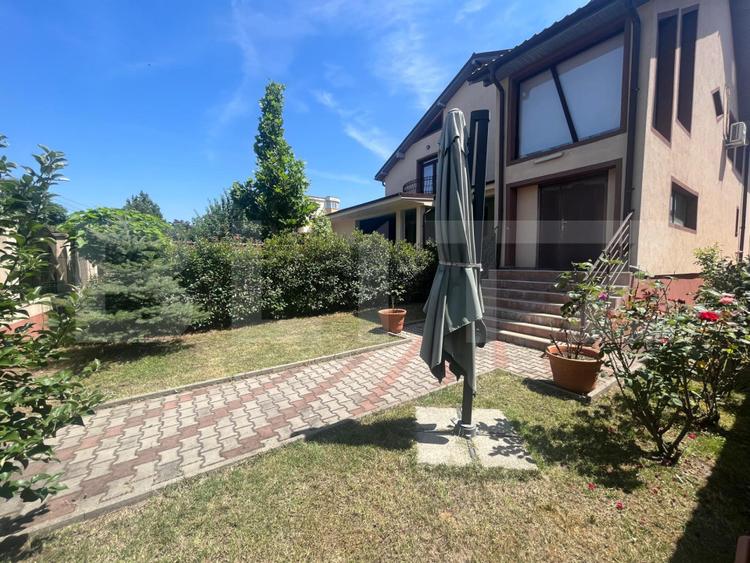 Apartament 151 mp utili, curte individuala, zona Lapus Arges