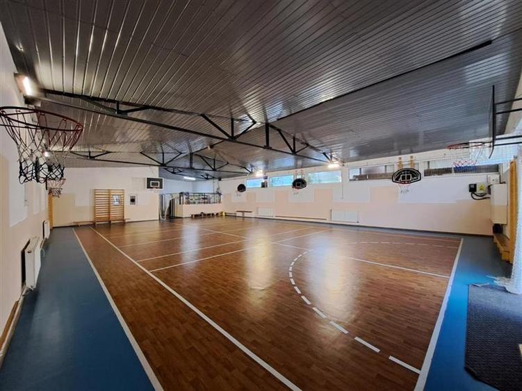 Spatiu comercial tip Hala, 300 mp utili, situat in cartierul Intre Lacuri!