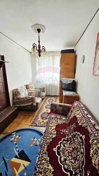 Apartament cu 4 camere de vânzare în zona Maratei