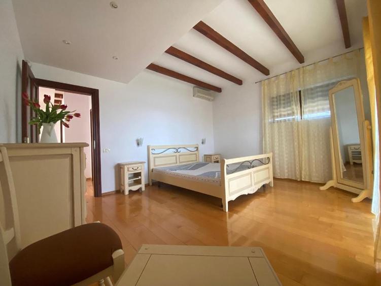 Vila individuala nncu 5 camere pe malul Lacului Snagov