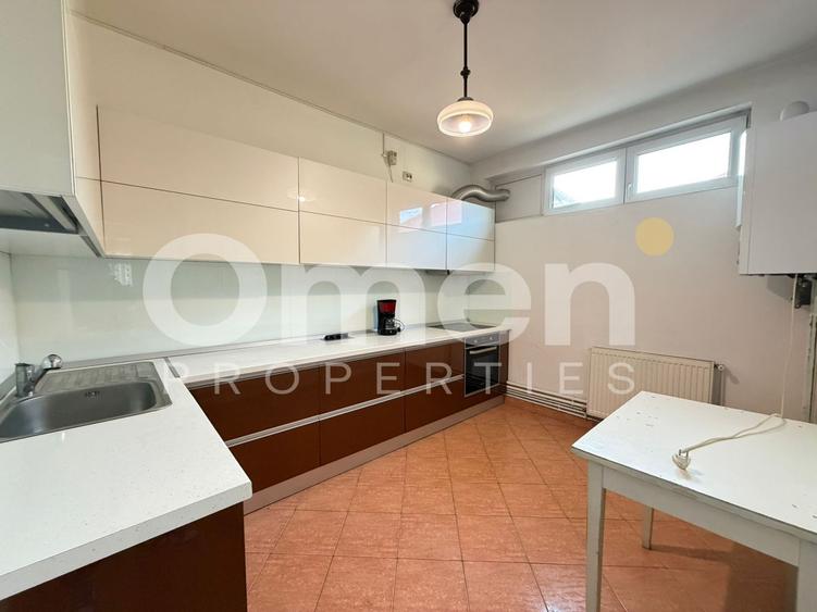 Casa individuala cu curte disponibila pentru vanzare, situata in zona centrala