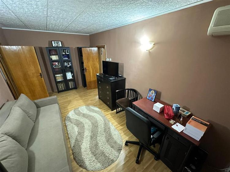 Apartament cu 4 camere/Spatiu birouri/ Cabinet - Nicolina