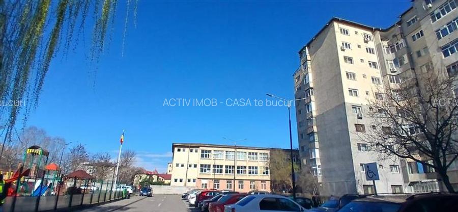 Apartament de vanzare 3 camere Bulevardul Unirii Micro 6 - 8