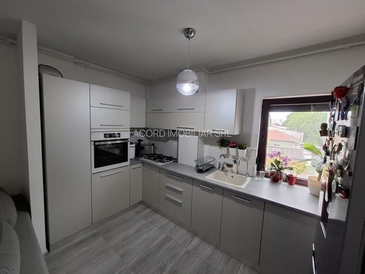 Apartament cu trei camere și loc de parcare în bloc nou din cartierul Km4 - 4