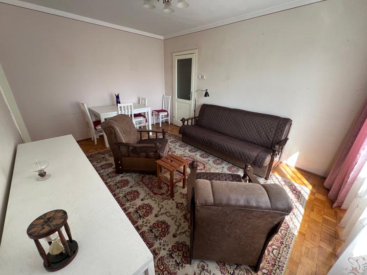 INCHIRIEZ apartament 3 camere semidecomandat, zona Milea