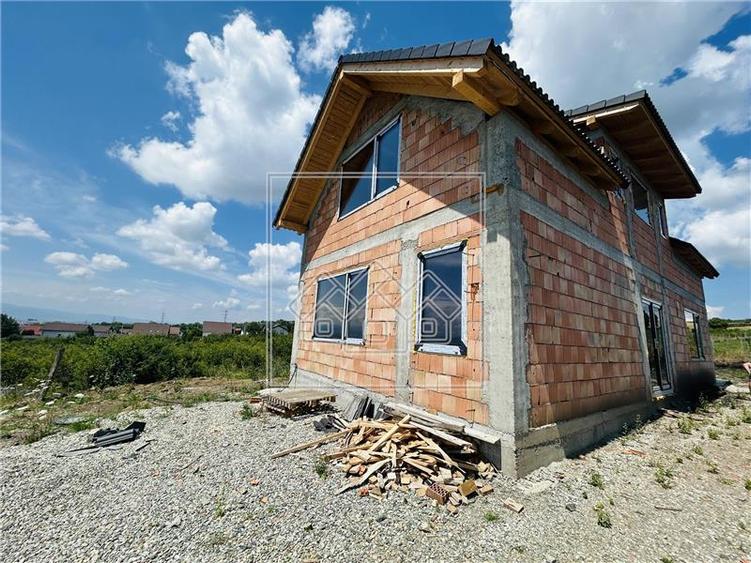 Casa individuala, cu 129 mp utili si teren de 328 mp