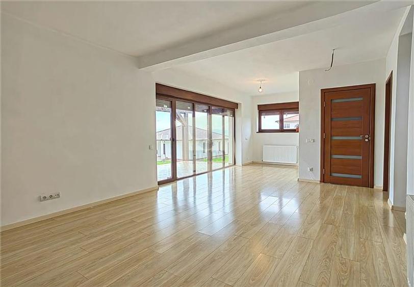 Casa individuala cu 5 camere comision zero in zona Bavaria