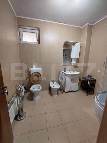 Casa/Spatiu Comercial, 620 mp, pe 3 nivele: demisol, parter, etaj, Zalau