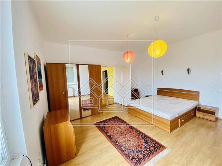 Apartament spatios, 4 camere, 2 bai, zona  Parcul Sub Arini
