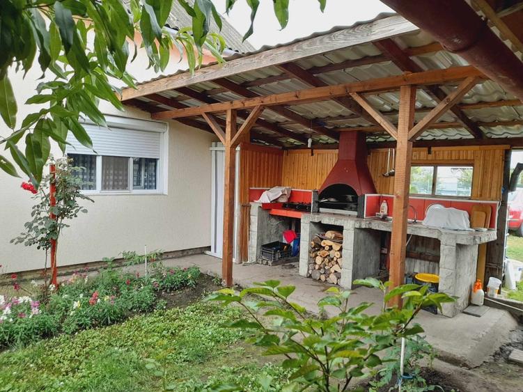 Complex turistic cu 2 cabane în stațiunea Tășnad de vânzare