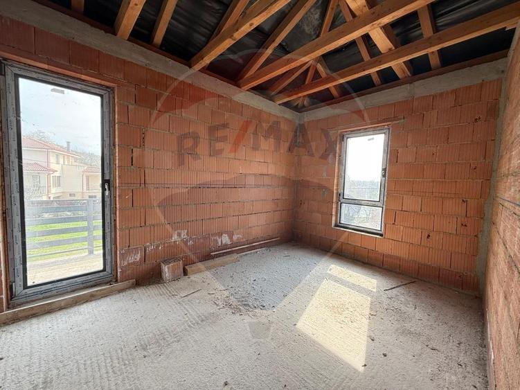Casă de vânzare semifinisată, 4 Camere 145 mp utili,Făcliei