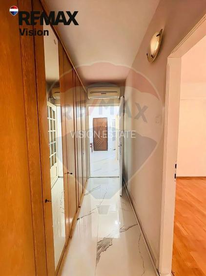 Apartament cu 3 camere de vânzare în zona 1 Mai - 3