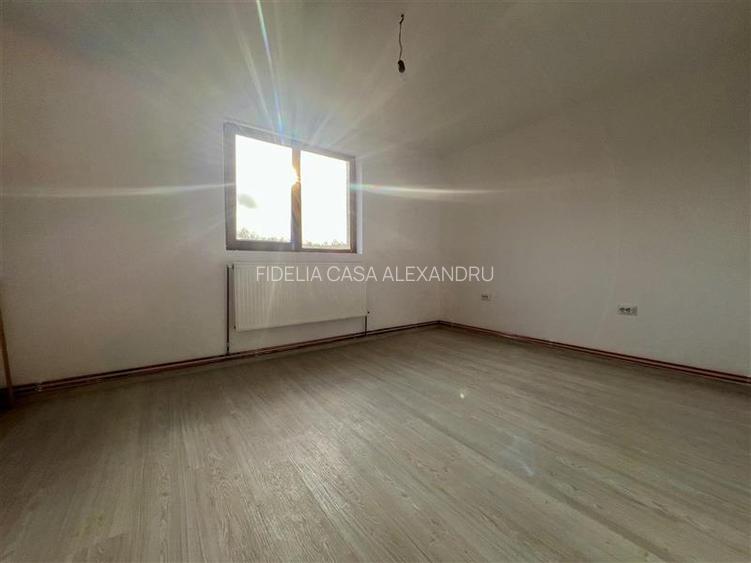 Vila cu 3 camere, 500mp teren, de vanzare in Voinesti - 2