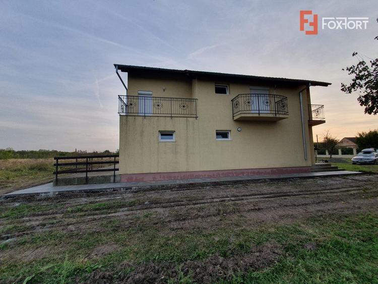 Vila cu 5 camere, 236 mp, teren 5805 mp, gaz, Brestea - Denta
