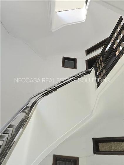 Eleganta interbelica : Apartament cu 6 camere si terasa, ideal pentru birouri sa - 17
