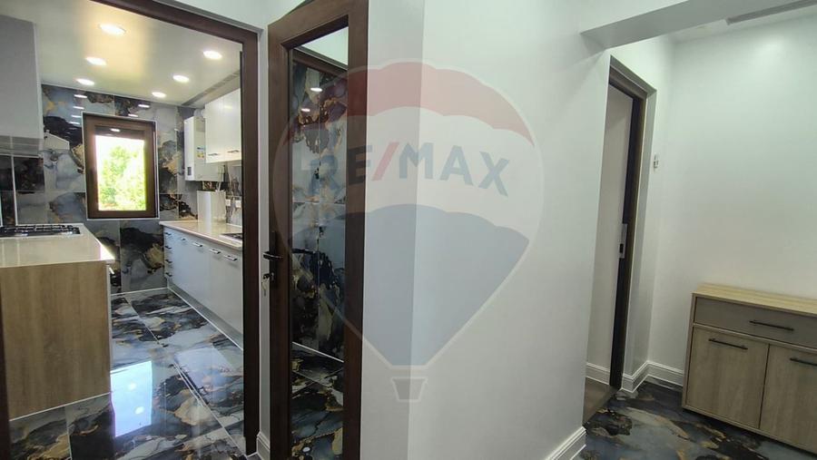 Apartament 3 camere de vânzare -Renovat complet - Micro 40