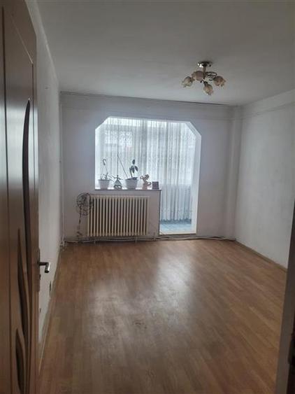 Apartament 3 camere semidecomandat, zona Neagoe Voda