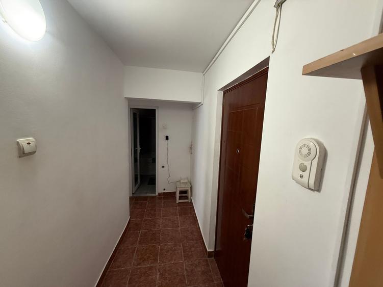 Apartament 2 camere zona CET cu Centrala