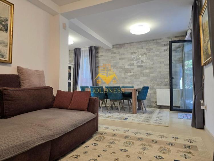 Casă modernă de vânzare, curte, 6 camere, parcare, Zona Vivo, Florești