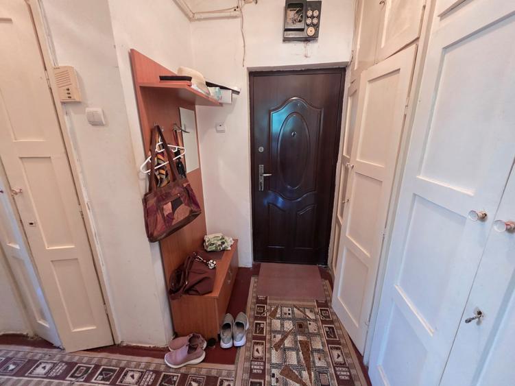 Apartament 2 camere liber la vanzare zona Astra str.Neptun etaj 1 balcon mare