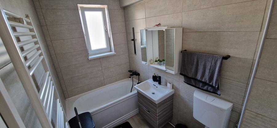 Apartament 2 camere, decomandat, 56 mp, zona Centrala Bals