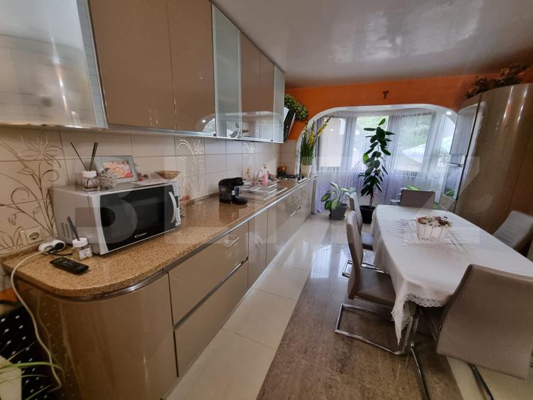 Casa S+P+2, teren 1200 mp, zona Lapus