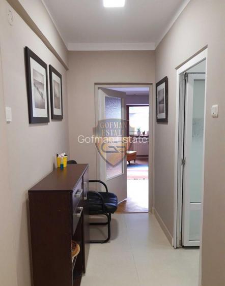 3 camere, Ultracentral la 200 m de plaja ,balcon,  jardiniera, renovat , etaj 1 - 5