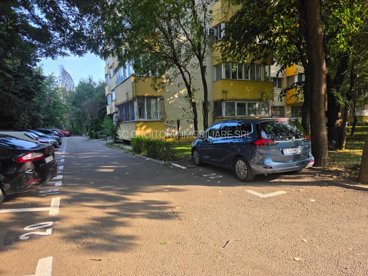 Doamna GHICA - vanzare - 4 camere spatioase cu vedere spectaculoasa ! Parc !
