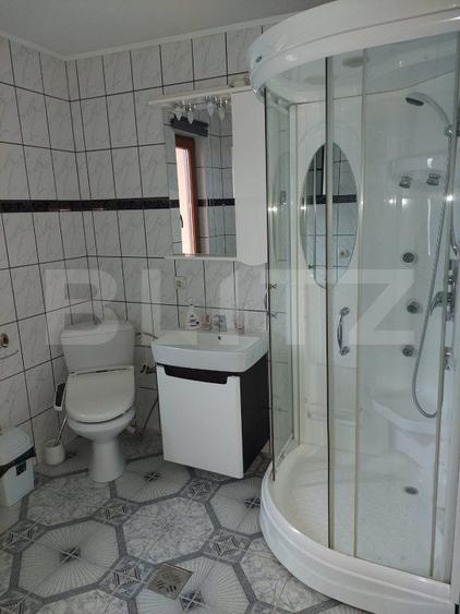Casă de vânzare, cu 6 camere, 300 mp, spațioasă, în Câmpulung Moldovenesc