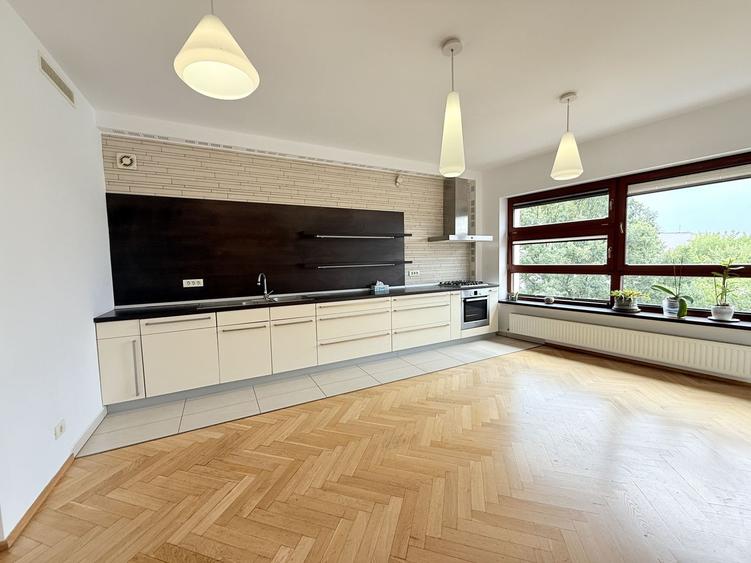 APARTAMENT DEOSEBIT ADIACENT CALEA VICTORIEI