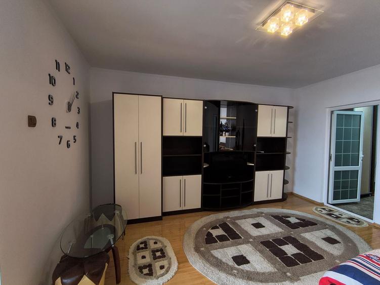 FAR GARSONIERA DECOMANDATA, MOBILATA, LIBERA 32 MP PRET 51000 EURO