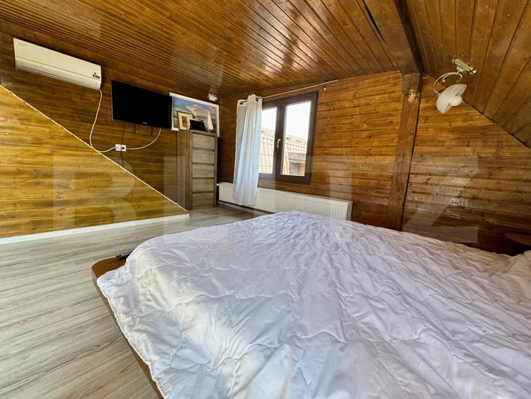 Casă de inchiriat, cu 4 dormitoare cu piscină, grătar, iaz și zonă de relaxare