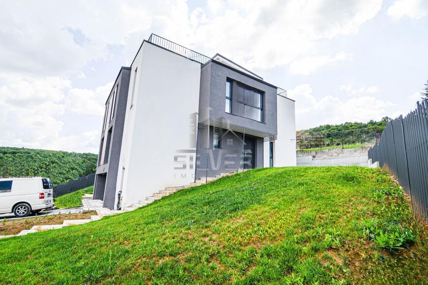Casa de tip Duplex cu Panorama in Floresti.